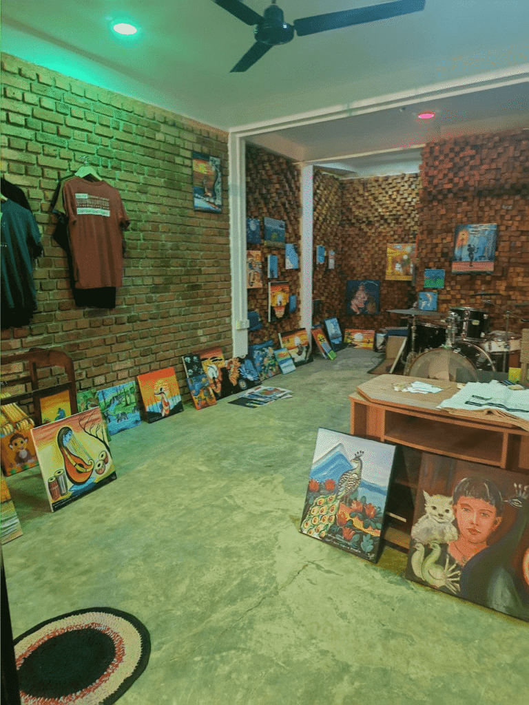 The interior of Fat Burn Grill & Salads in Talalla with artwork and eco-design — a space for art and creativity