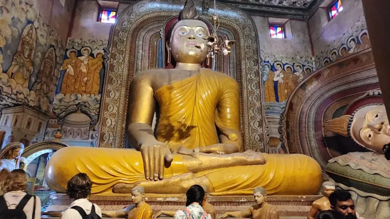 Buddhist temples in Sri Lanka: rules, rituals and what is inside
