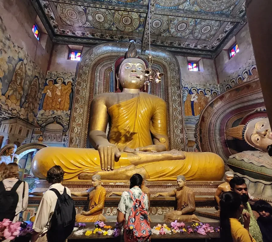 Buddhist temples in Sri Lanka: rules, rituals and what is inside
