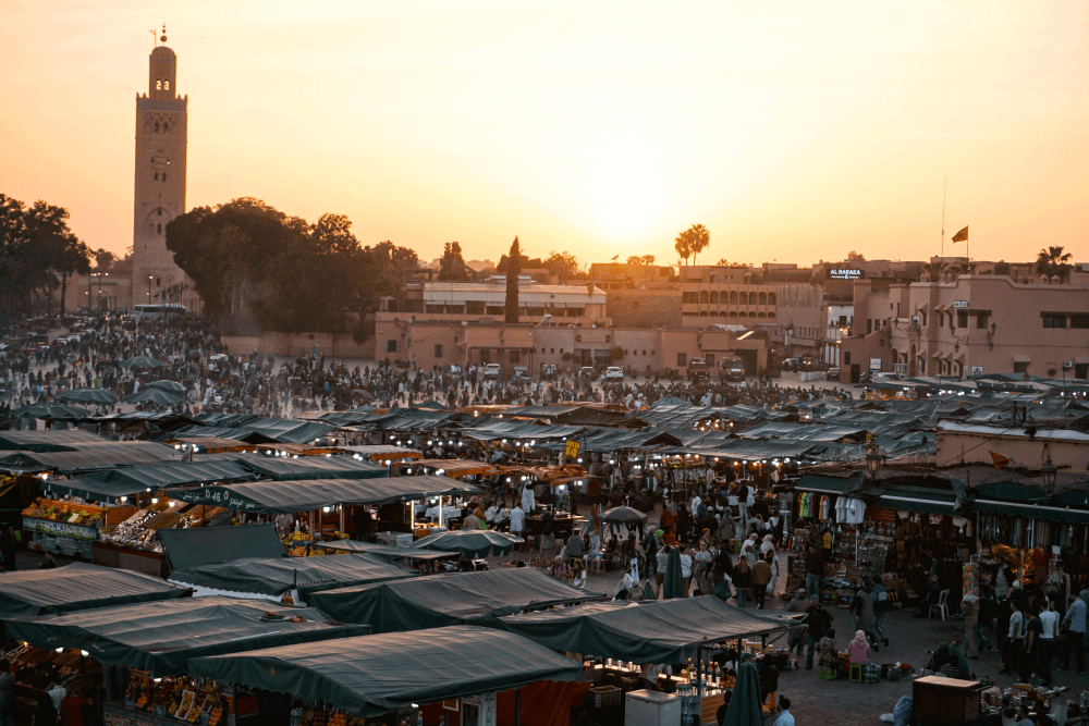 Free things to do in Marrakech: Djemaa el-Fna square at sunset with bustling market stalls and street performers