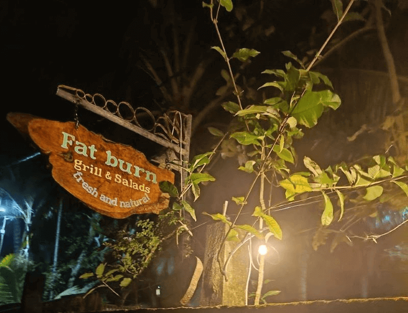 Fat Burn Grill & Salads in Talalla: The perfect spot for family, work, and eco-friendly travelers