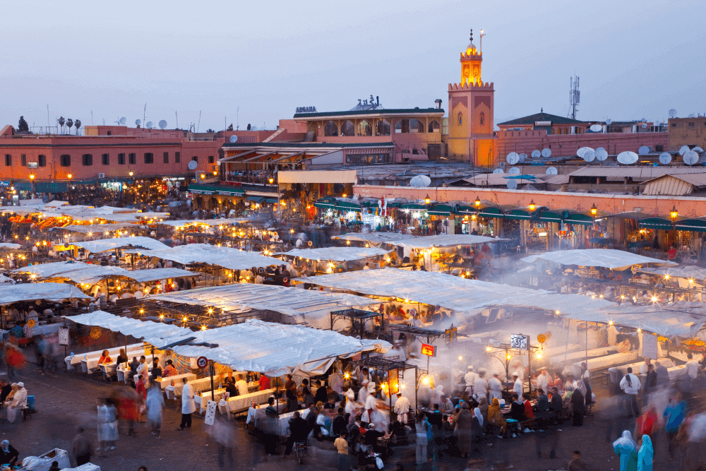 Free things to do in Marrakech: Djemaa el-Fna square at sunset with bustling market stalls and street performers