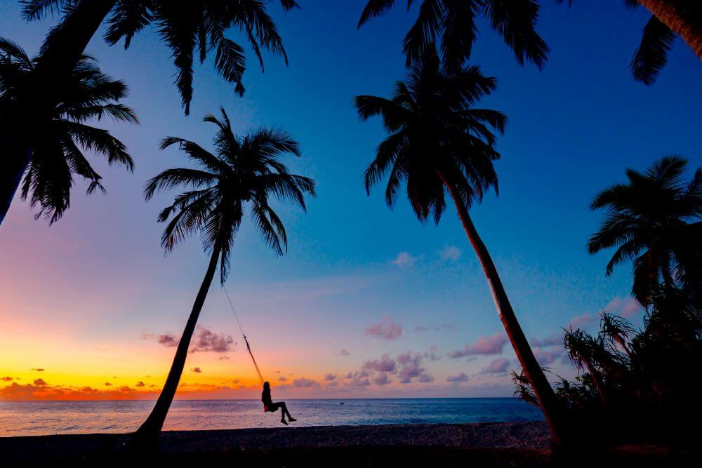Tropical serenity at sunset — symbolizing the peace and simplicity of budget travel to paradise. In Seychelles, you’ll find this calm on public beaches like Anse Lazio, without needing a private villa.